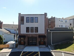 42 W Main St in Rockaway, NJ - Building Photo - Building Photo
