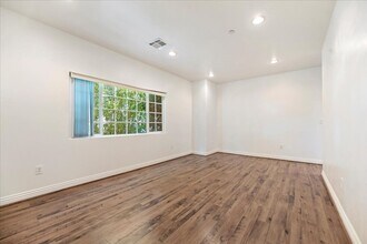 637 N Fairview St in Burbank, CA - Building Photo - Building Photo