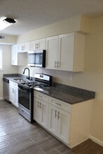 101 E Rhodes Dr in New Smyrna Beach, FL - Building Photo - Building Photo