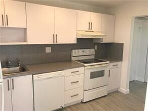 2761 Taft St in Hollywood, FL - Building Photo - Building Photo