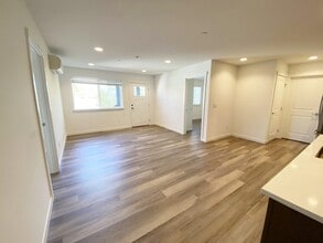 5111 S 175th St, Unit 1 in Seatac, WA - Building Photo - Building Photo