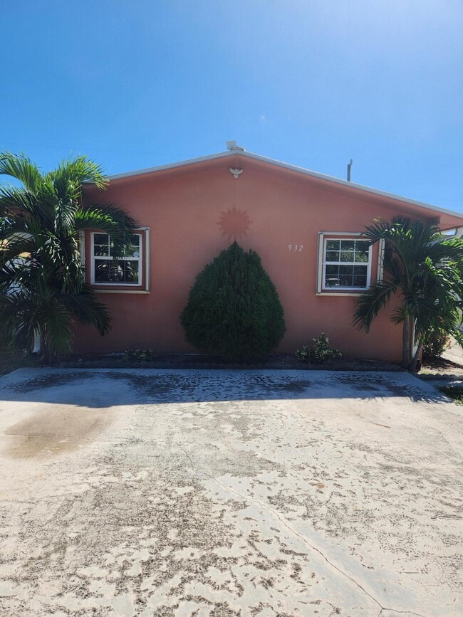 property at 932 Green St