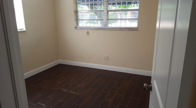 3161 McDonald St in Miami, FL - Building Photo - Building Photo
