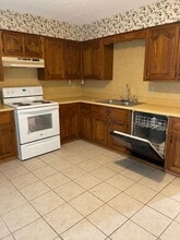 1215 Pine St in Lebanon, MO - Building Photo - Building Photo