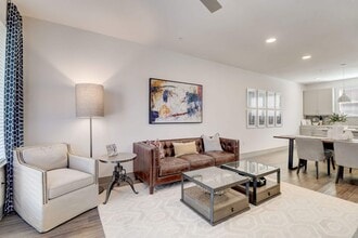 Midway Urban Village in Farmers Branch, TX - Foto de edificio - Building Photo