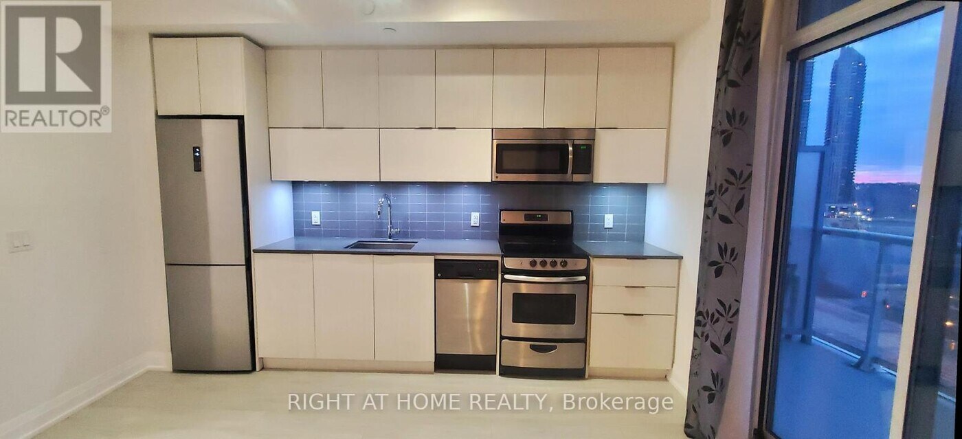 56 Annie Craig Dr in Toronto, ON - Building Photo