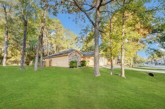 121 Clear Water W in Montgomery, TX - Building Photo - Building Photo