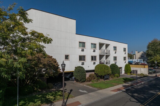 Crescent Condominium in Stamford, CT - Building Photo - Building Photo