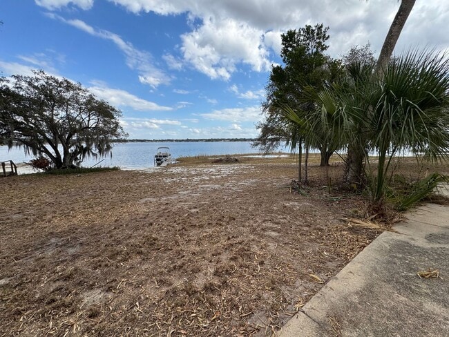 property at 624 N Crooked Lake Dr