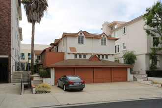 10622 Eastborne Ave in Los Angeles, CA - Building Photo - Building Photo