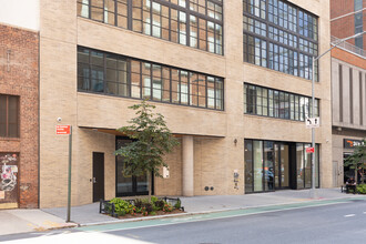 546-550 W 29th St in New York, NY - Building Photo - Building Photo