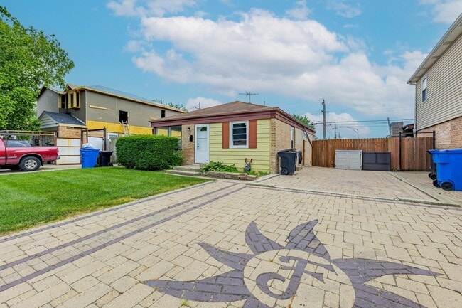 4677 W 84th Pl, Unit 1131 in Chicago, IL - Building Photo - Building Photo