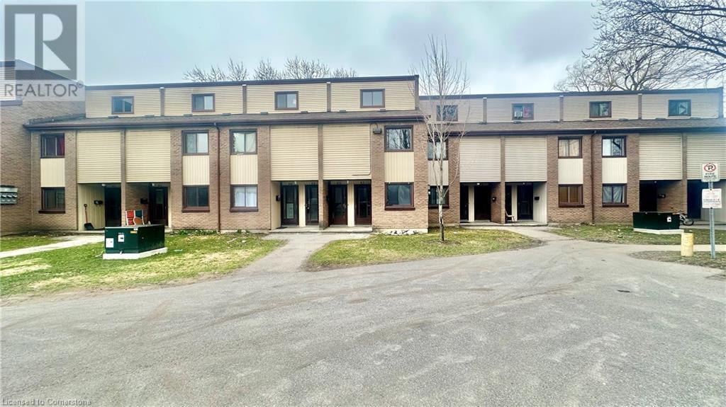 1200 Courtland Ave E in Kitchener, ON - Building Photo