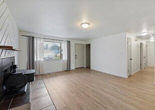 1319 E Victory Rd in Boise, ID - Building Photo - Building Photo