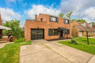 1165 Benton Pl in Pittsburgh, PA - Building Photo - Building Photo