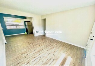6927 NE Clackamas St in Portland, OR - Foto de edificio - Building Photo