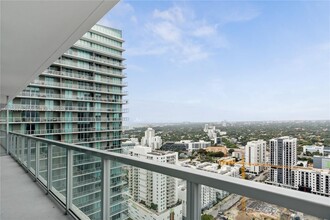 1111 SW 1st Ave, Unit 2525 in Miami, FL - Building Photo - Building Photo