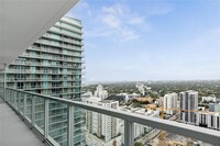 1111 SW 1st Ave, Unit 2525 in Miami, FL - Foto de edificio - Building Photo