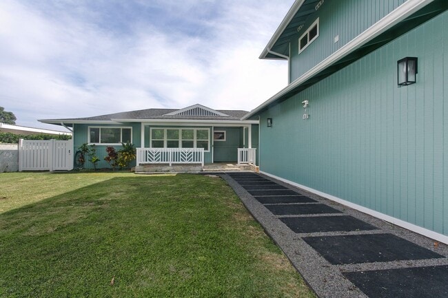 6127 Kawekiu Pl in Honolulu, HI - Building Photo - Building Photo