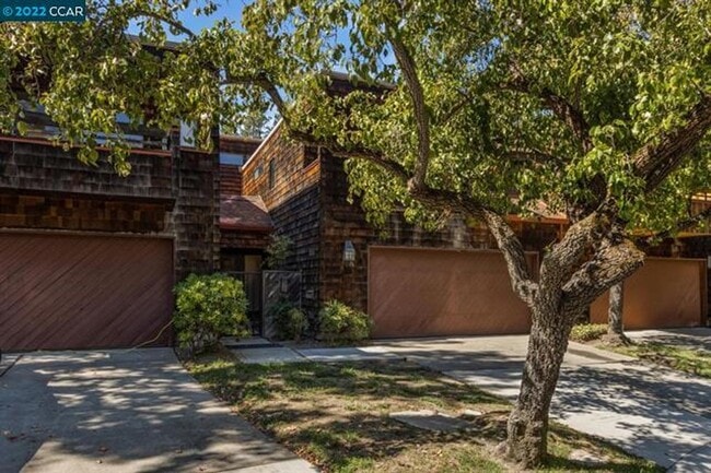 property at 1986 Fair Ridge Ct