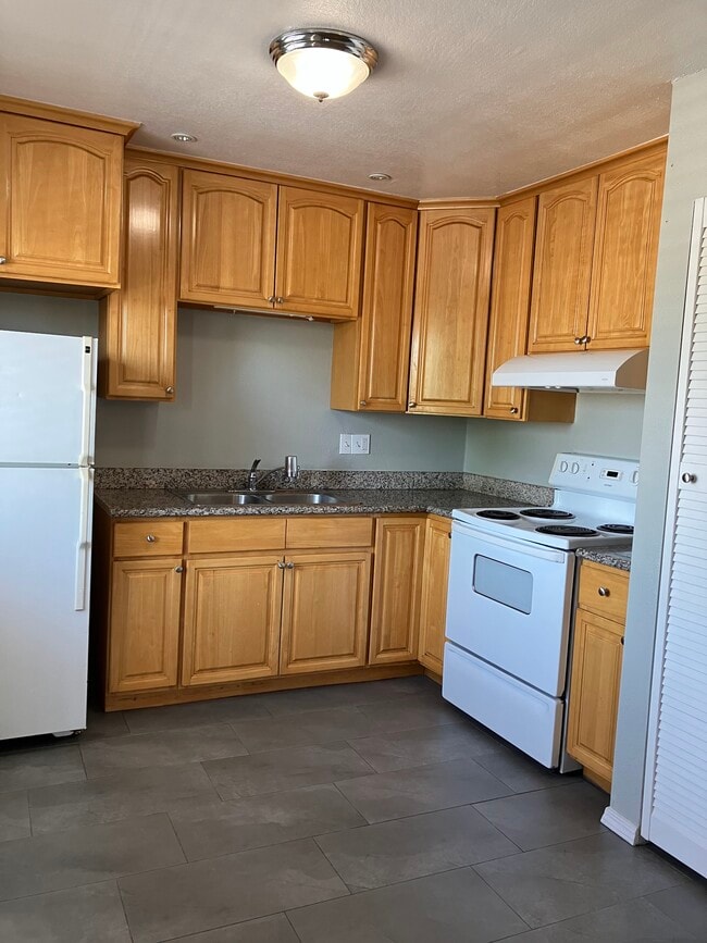 945 40th St, Unit D in Oakland, CA - Foto de edificio - Building Photo