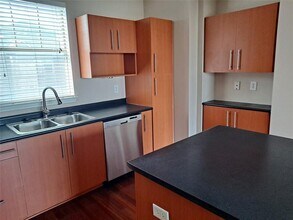 11203 Ranch to Market Rd 2222 in Austin, TX - Foto de edificio - Building Photo