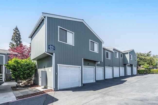 1008 Maywood Ln in Martinez, CA - Foto de edificio - Building Photo