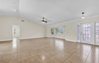 547 Foxcreek Dr in Lehigh Acres, FL - Building Photo - Building Photo