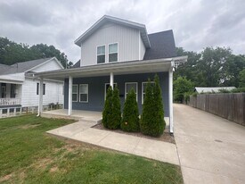 613 W Harrison St in Springfield, MO - Building Photo