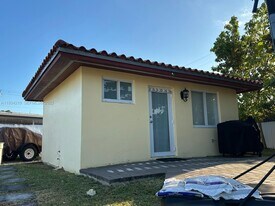 5440 SW 101st Ave in Olympia Heights, FL - Building Photo