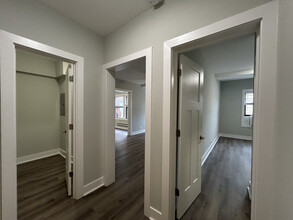 725 Saint Johns Ave, Unit 02 in Highland Park, IL - Building Photo - Building Photo