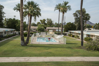 Shalimar Apartments in Phoenix, AZ - Foto de edificio - Building Photo