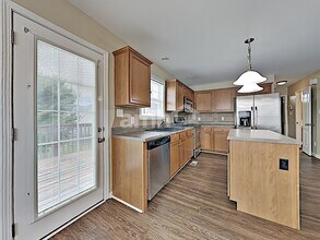 5523 Golden Gate Rd in Knoxville, TN - Foto de edificio - Building Photo