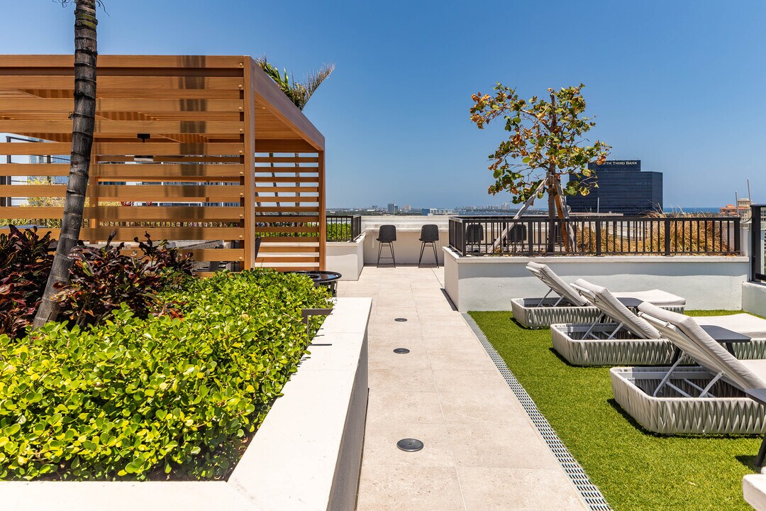 Griffis West Palm in West Palm Beach, FL - Building Photo