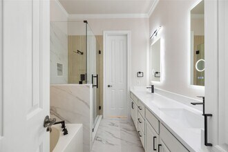 7134 Mapleridge St in Houston, TX - Building Photo - Building Photo