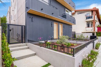 4333 Dixie Canyon Ave in Sherman Oaks, CA - Building Photo - Building Photo