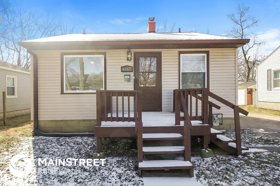 6667 E 17th St in Indianapolis, IN - Foto de edificio