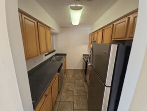 1318 Marlton St in San Marcos, TX - Foto de edificio - Building Photo