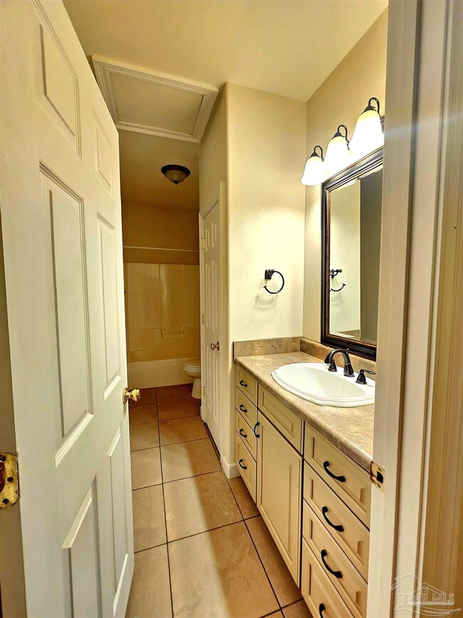 6148 The Oaks Ln in Pensacola, FL - Foto de edificio - Building Photo