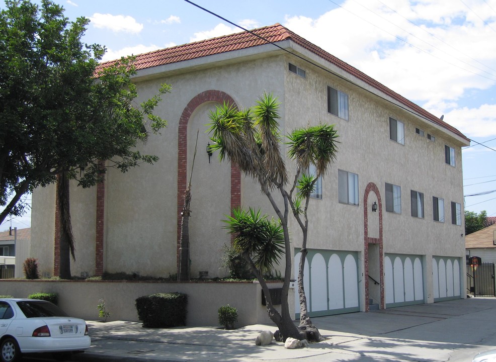 25521 Western Ave in Lomita, CA - Building Photo