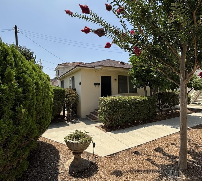 1611 S Atlantic Blvd in Alhambra, CA - Building Photo - Building Photo