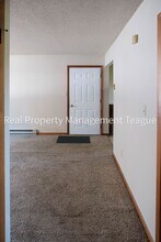 32B Pine Ln in Albany, NY - Foto de edificio - Building Photo