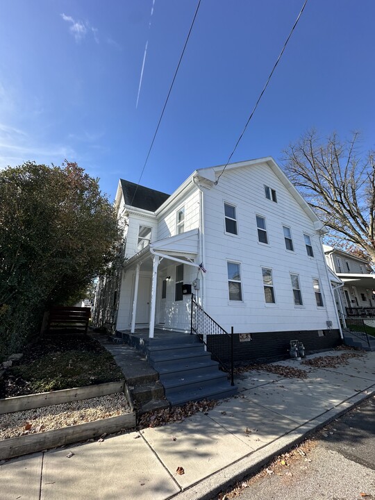 321 Centennial Ave, Unit 1 in Hanover, PA - Foto de edificio