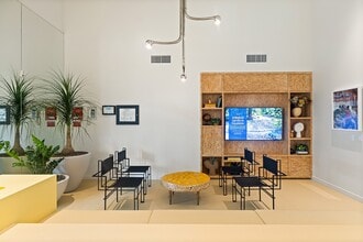 Avenue 34 in Los Angeles, CA - Foto de edificio - Building Photo