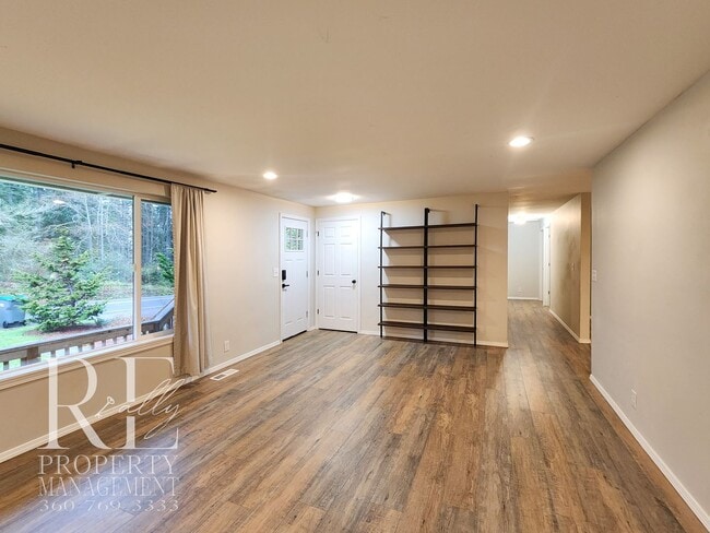 4985 Sunnyslope Rd SW in Port Orchard, WA - Building Photo - Building Photo