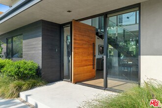 2216 Winona Blvd in Los Angeles, CA - Building Photo - Building Photo