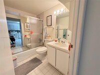 3046 Center St, Unit 3046 in Miami, FL - Building Photo - Building Photo