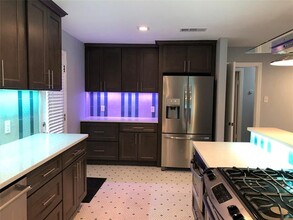 1910 Bonnie View Rd in Dallas, TX - Building Photo - Building Photo