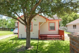 2312 Carolina Ave in Baytown, TX - Building Photo - Building Photo