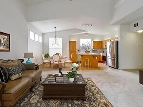 1075 Esparanza Way in San Jose, CA - Building Photo - Building Photo